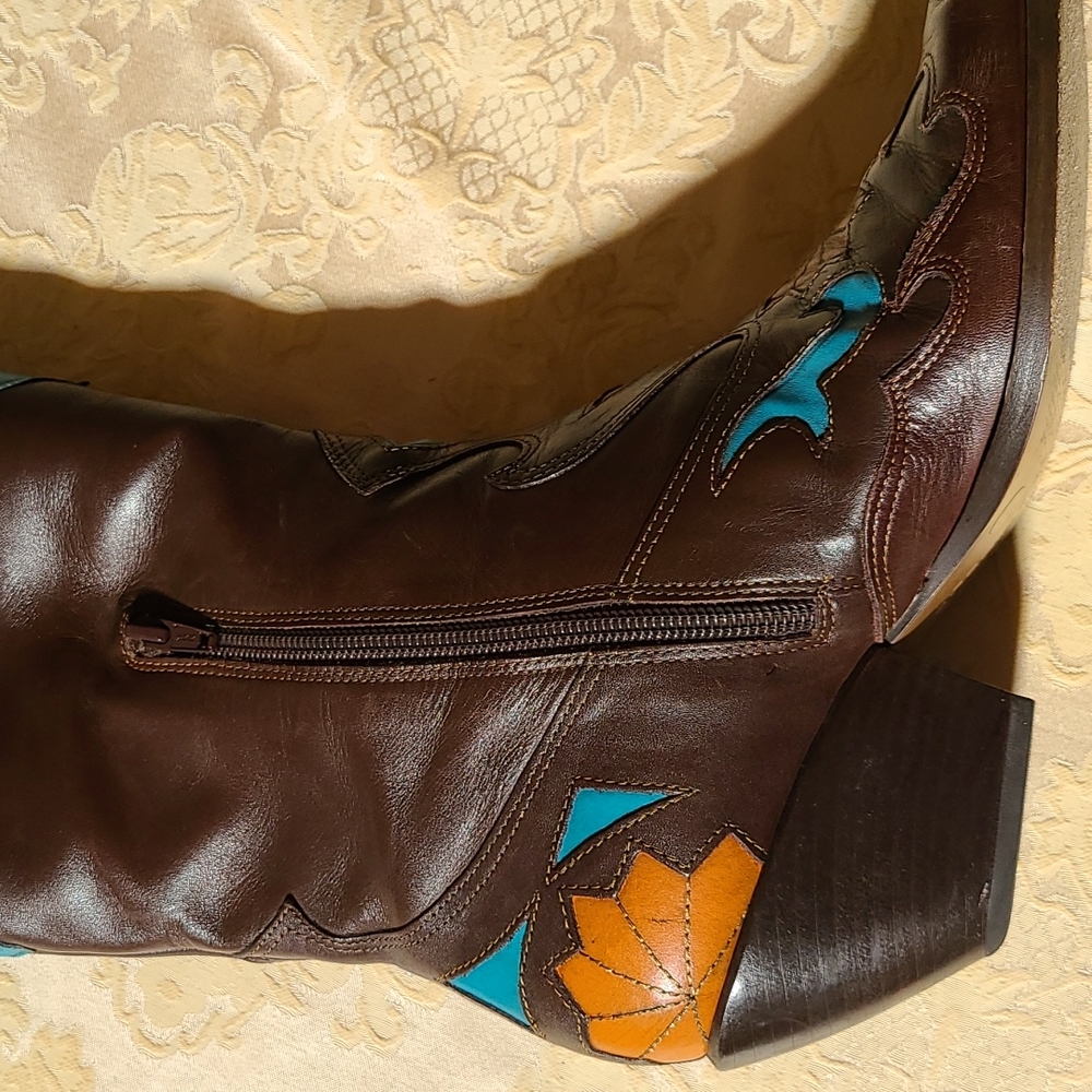 Boots - Picture 4 of 4